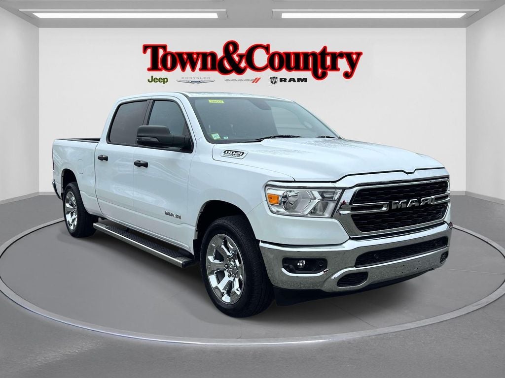 2023 RAM 1500 Big Horn Crew Cab 4x4 6'4' Box in Bright White Clearcoat — front three-quarter view