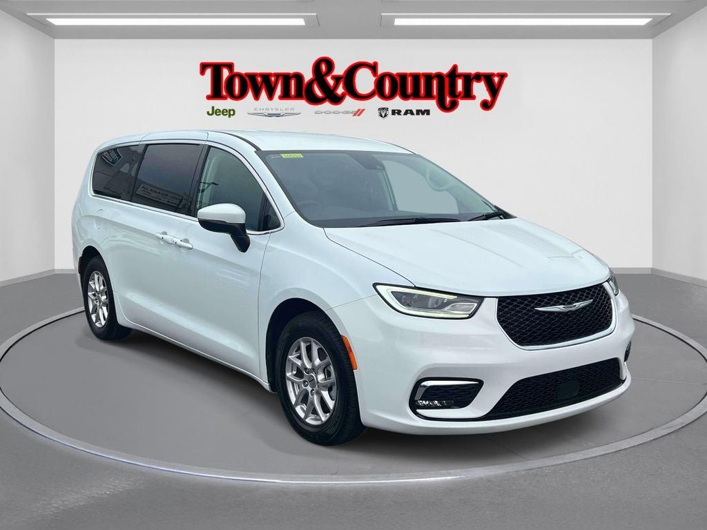 2023 Chrysler Pacifica Touring L in Bright White Clearcoat — front three-quarter view
