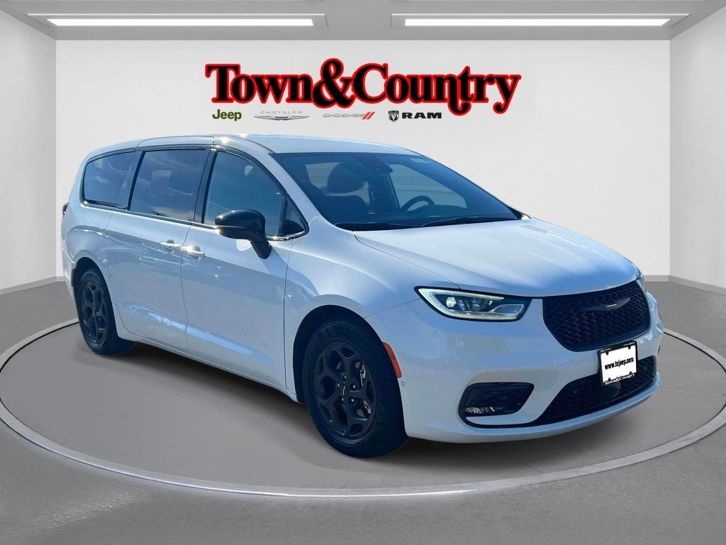 2024 Chrysler Pacifica Hybrid S Appearance Pkg in Bright White Clearcoat — front three-quarter view