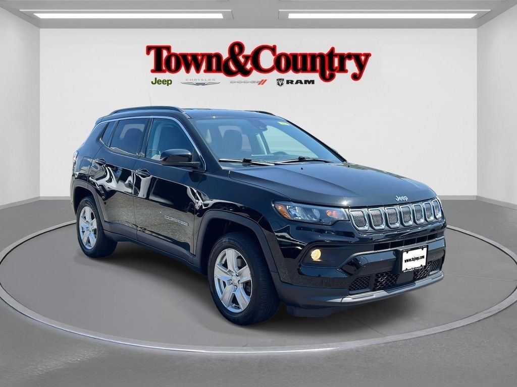 2022 Jeep Compass Latitude 4x4 in Diamond Black Crystal Pearlcoat — front three-quarter view