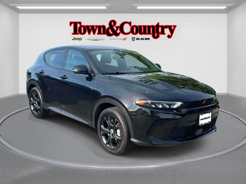 2024 Dodge Hornet R/T EAWD in 8 Ball — front three-quarter view